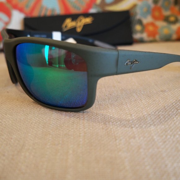 Maui Jim SOUTHERN CROSS Wrap in Matte Khaki- Brown-Black w/ Maui Green Lens - Picture 3 of 7